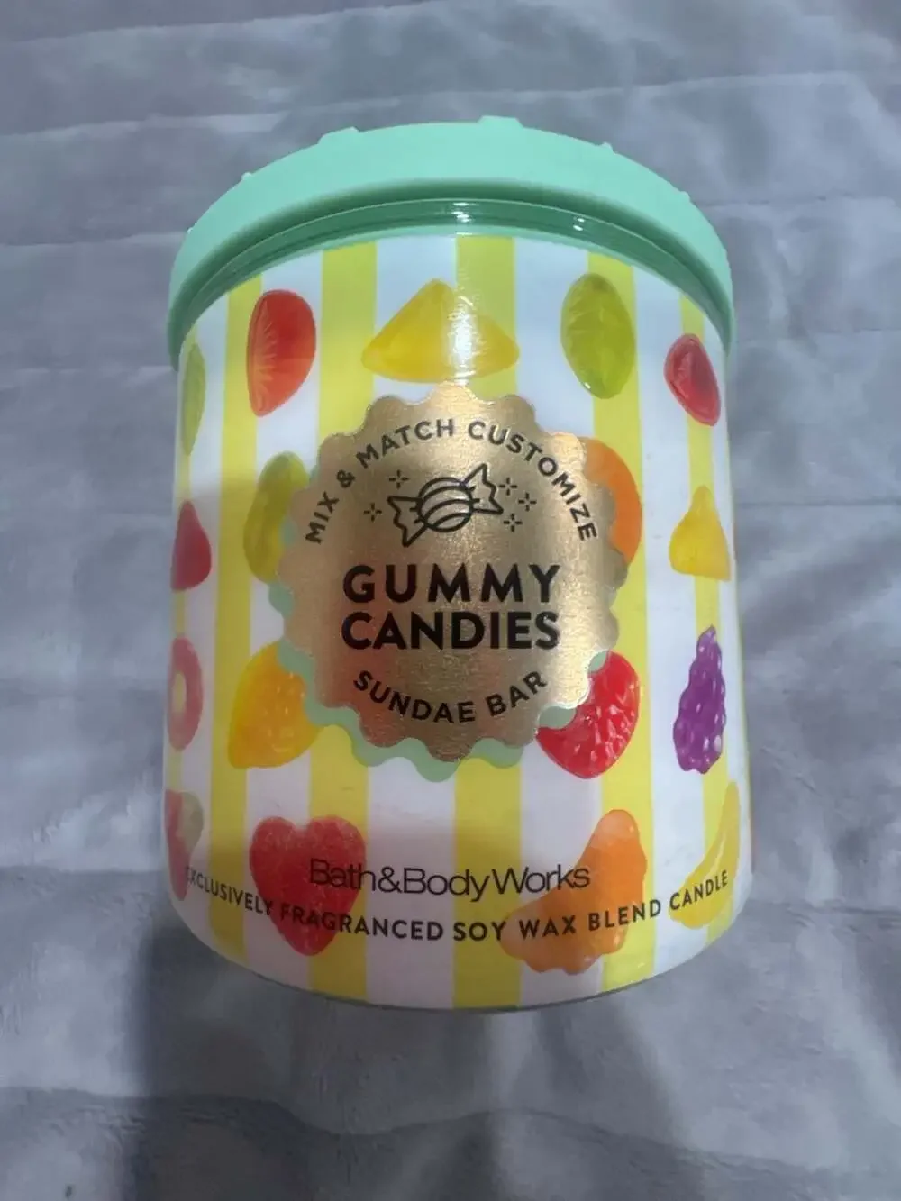 Bath & Body Works Gummy Candies Sundae Bar 3-Wick Scented Candle 14.5 oz - Picture 1 of 2